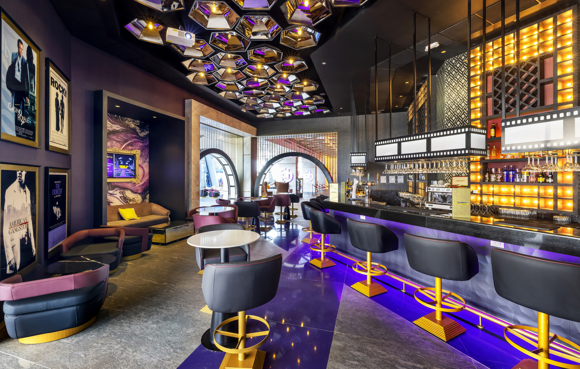 the-premier-bar-1-622f80bbb7dc0